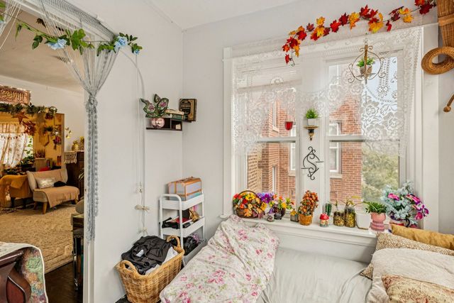 2018 W Birchwood Avenue, Chicago, IL 60645