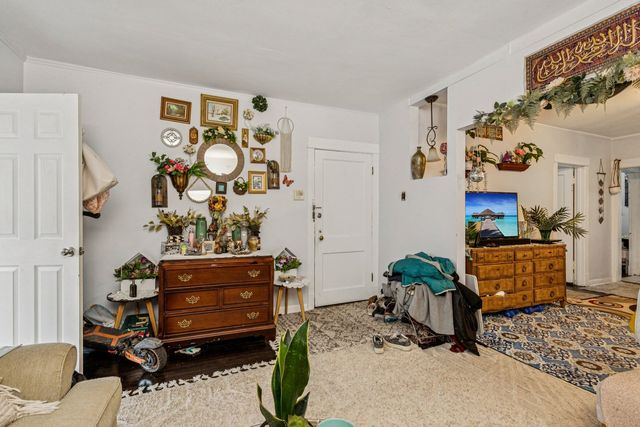 2018 W Birchwood Avenue, Chicago, IL 60645