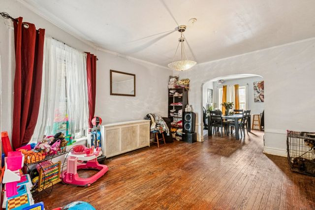 2018 W Birchwood Avenue, Chicago, IL 60645