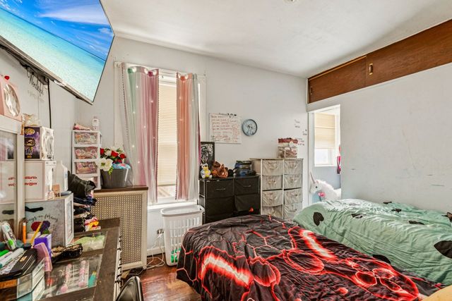 2018 W Birchwood Avenue, Chicago, IL 60645