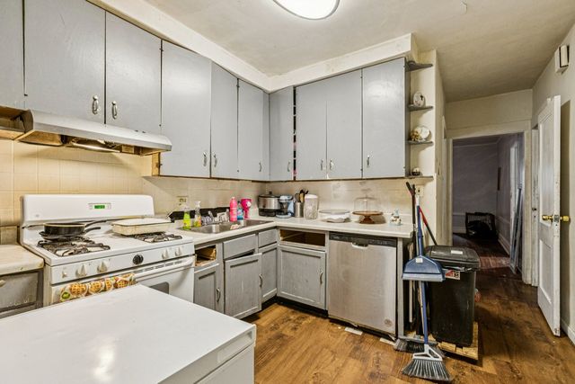 2018 W Birchwood Avenue, Chicago, IL 60645