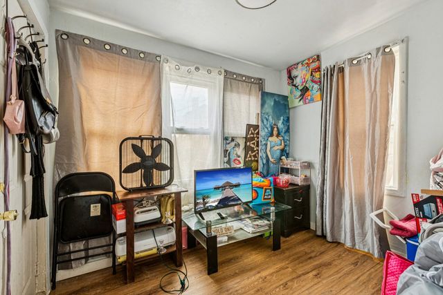 2018 W Birchwood Avenue, Chicago, IL 60645