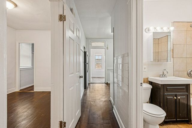 2018 W Birchwood Avenue, Chicago, IL 60645