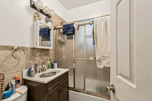 2018 W Birchwood Avenue, Chicago, IL 60645