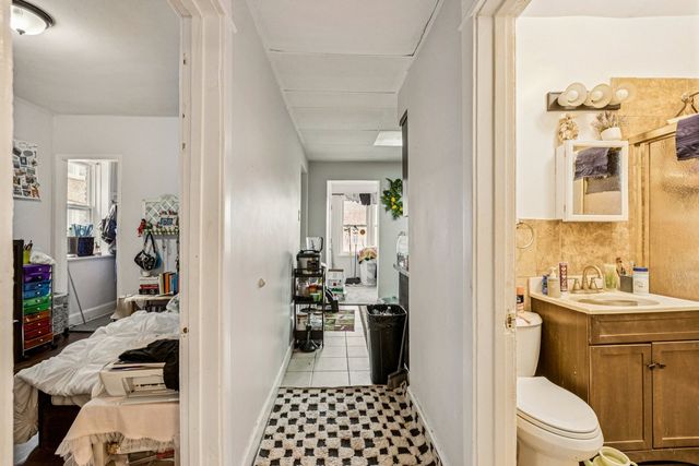 2018 W Birchwood Avenue, Chicago, IL 60645