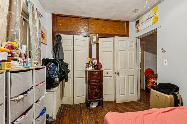 2018 W Birchwood Avenue, Chicago, IL 60645