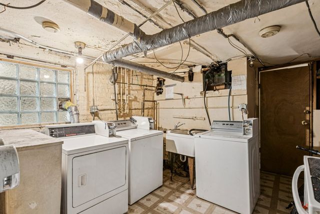 2018 W Birchwood Avenue, Chicago, IL 60645