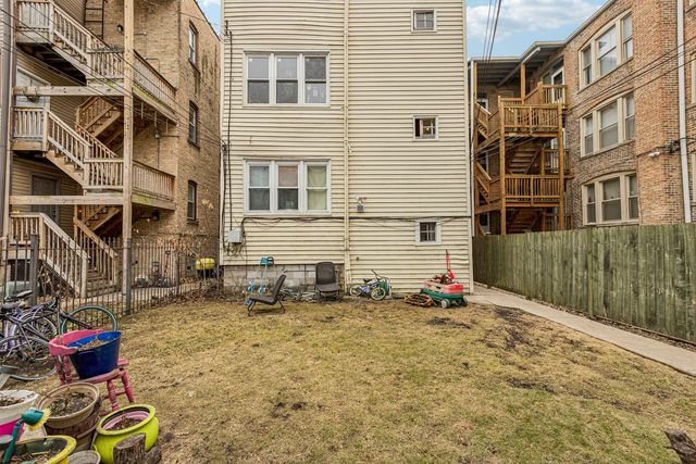 2018 W Birchwood Avenue, Chicago, IL 60645