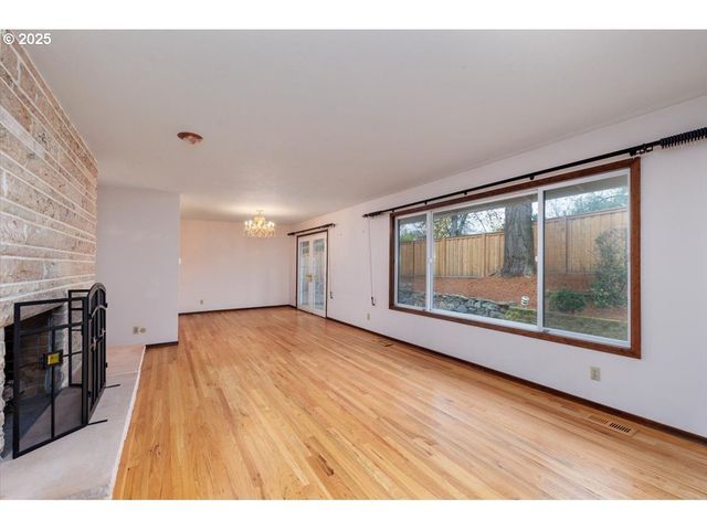 2335 Sw IMPERIAL Ct, Portland, OR 97225