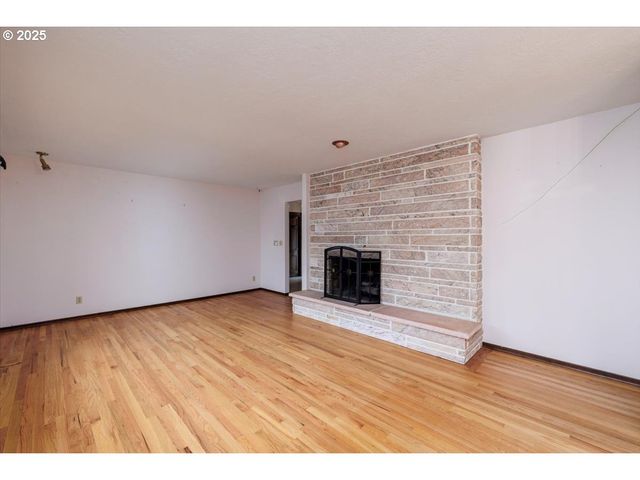 2335 Sw IMPERIAL Ct, Portland, OR 97225