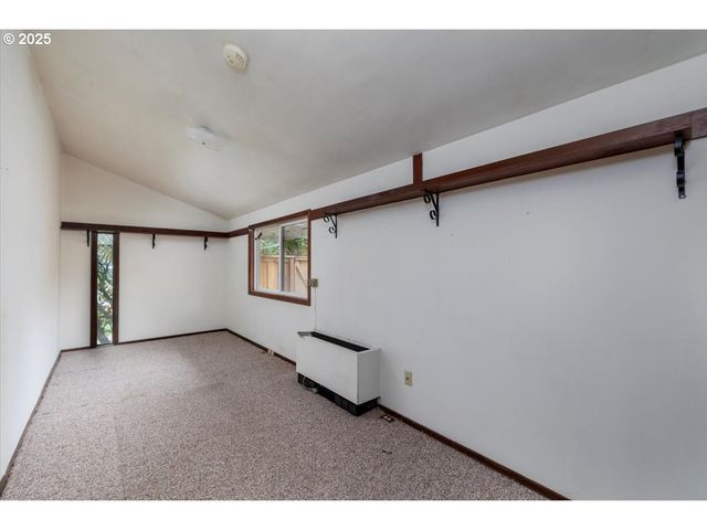 2335 Sw IMPERIAL Ct, Portland, OR 97225