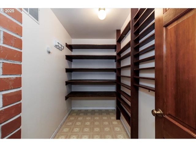 2335 Sw IMPERIAL Ct, Portland, OR 97225