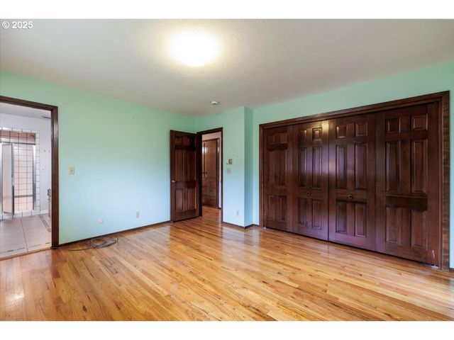 2335 Sw IMPERIAL Ct, Portland, OR 97225