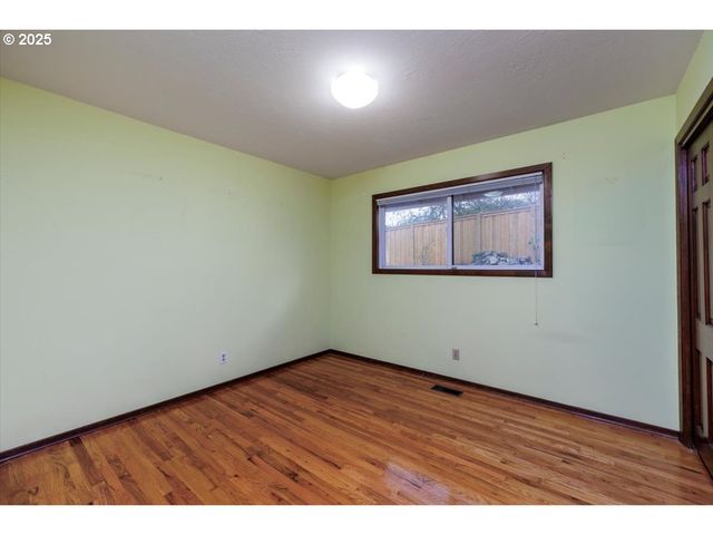 2335 Sw IMPERIAL Ct, Portland, OR 97225