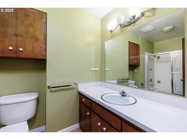 2335 Sw IMPERIAL Ct, Portland, OR 97225