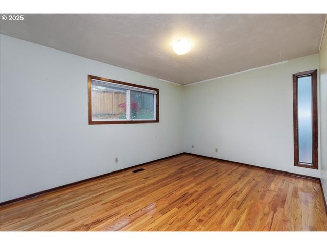 2335 Sw IMPERIAL Ct, Portland, OR 97225