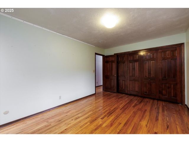 2335 Sw IMPERIAL Ct, Portland, OR 97225