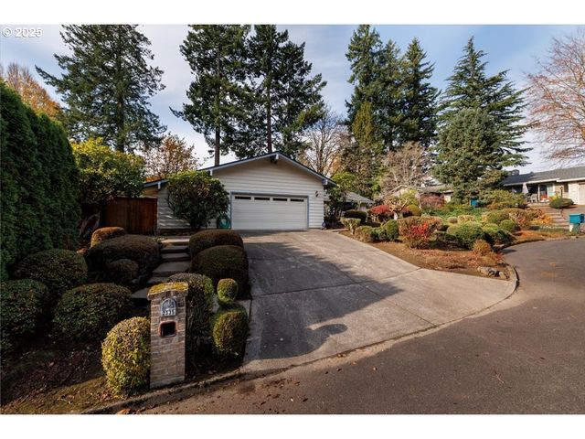 2335 Sw IMPERIAL Ct, Portland, OR 97225