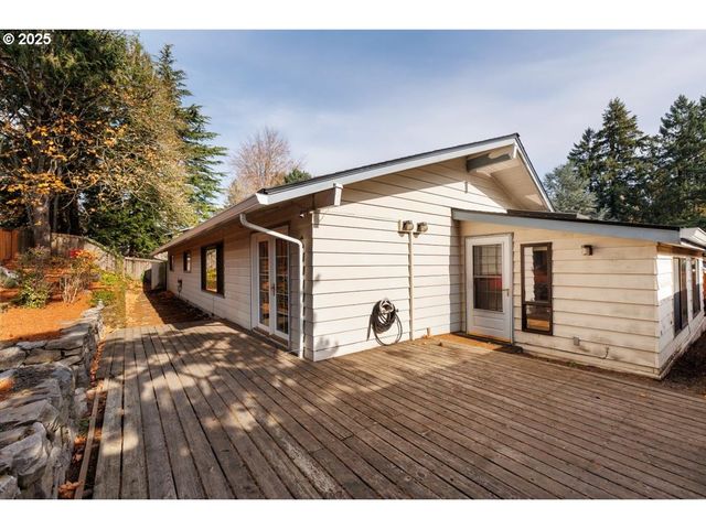 2335 Sw IMPERIAL Ct, Portland, OR 97225