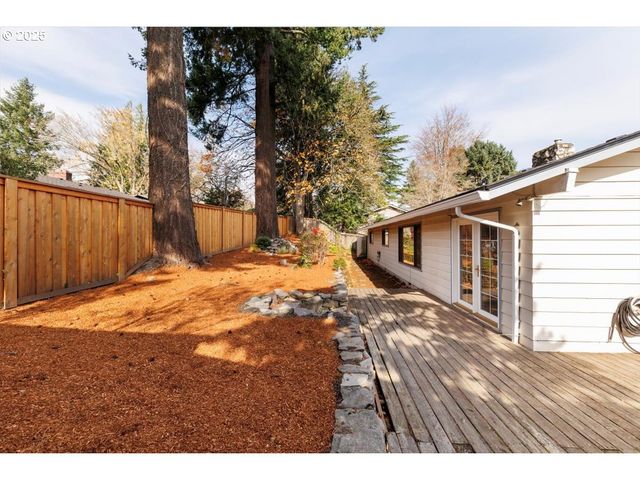 2335 Sw IMPERIAL Ct, Portland, OR 97225