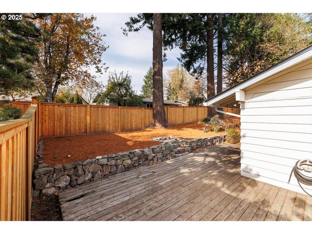 2335 Sw IMPERIAL Ct, Portland, OR 97225