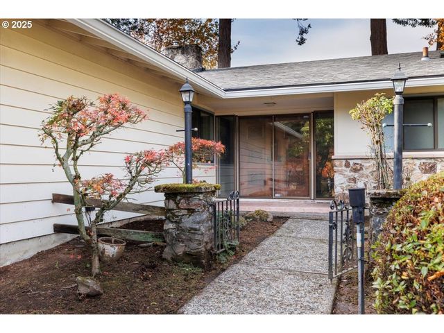 2335 Sw IMPERIAL Ct, Portland, OR 97225