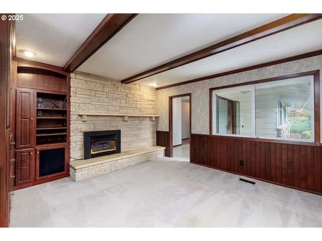 2335 Sw IMPERIAL Ct, Portland, OR 97225