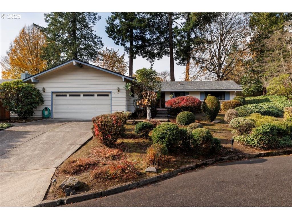 2335 Sw IMPERIAL Ct, Portland, OR 97225