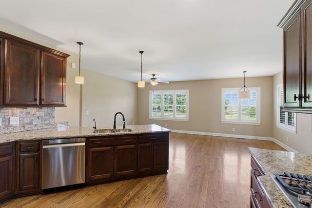 2146 Gorden Xing, Gallatin, TN 37066