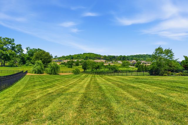2146 Gorden Xing, Gallatin, TN 37066