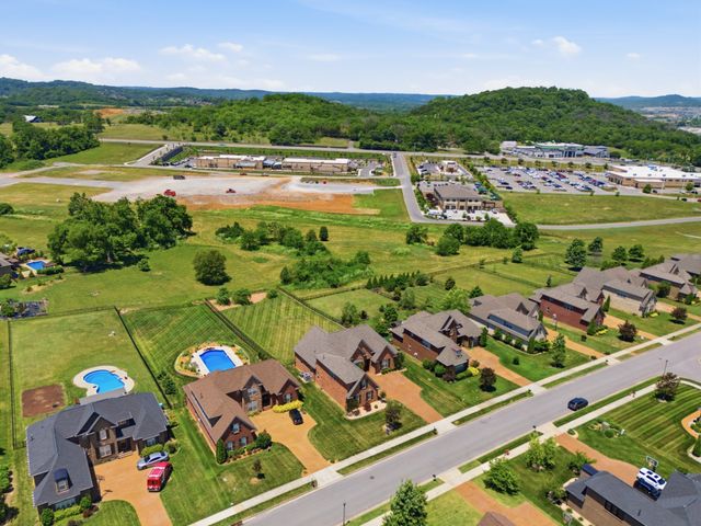 2146 Gorden Xing, Gallatin, TN 37066