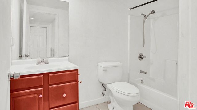 6072 York Boulevard, Los Angeles, CA 90042