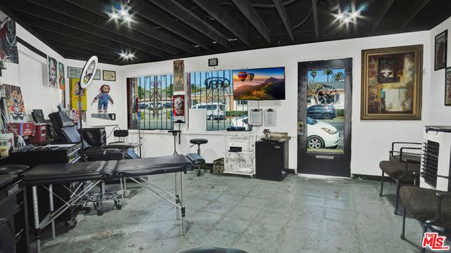 6072 York Boulevard, Los Angeles, CA 90042