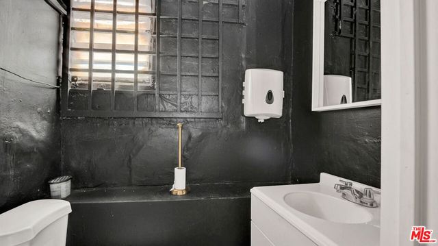 6072 York Boulevard, Los Angeles, CA 90042