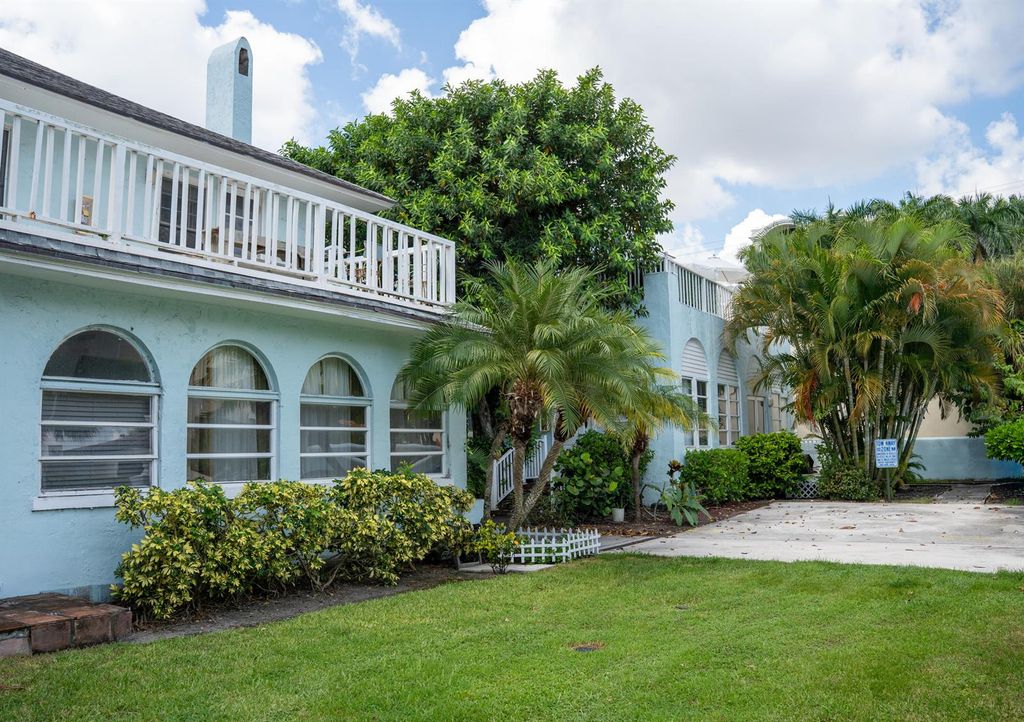 264 Seminole Avenue, Palm Beach, FL 33480