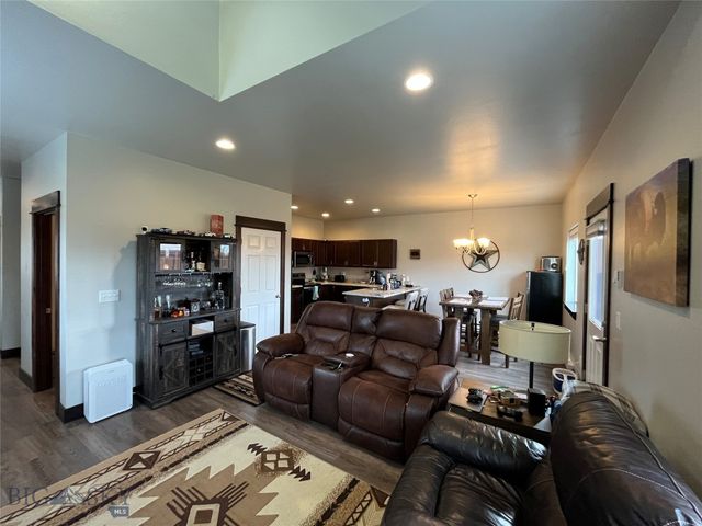 13 & 14 Moreland Court 101-102,301-305,701-904, Manhattan, MT 59741