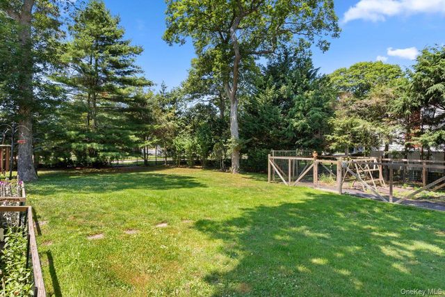 10 Sanderling Lane, East Quogue, NY 11942