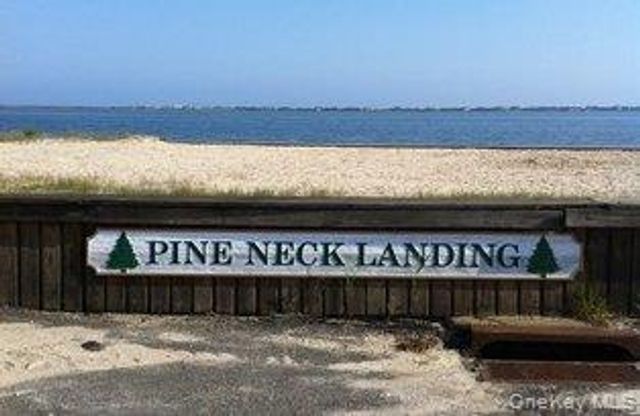 10 Sanderling Lane, East Quogue, NY 11942