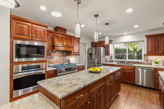 1157 San Pablo Dr, San Marcos, CA 92078