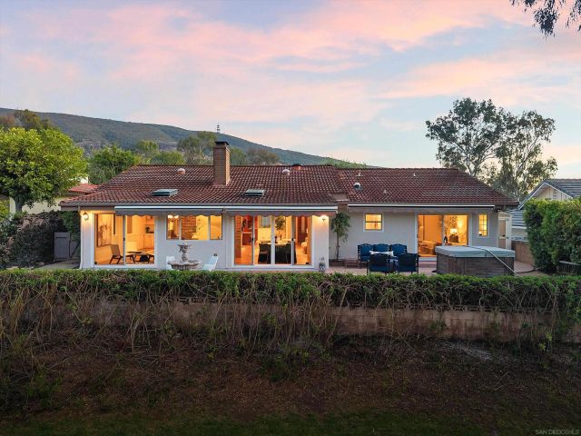 1157 San Pablo Dr, San Marcos, CA 92078