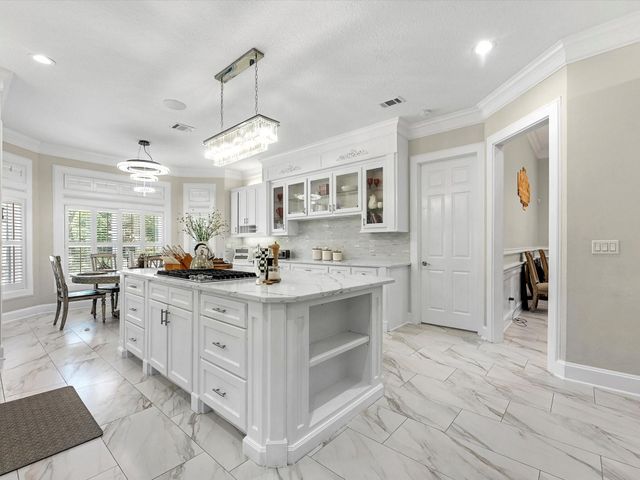 11 Marys Creek Lane, Friendswood, TX 77546