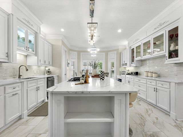 11 Marys Creek Lane, Friendswood, TX 77546