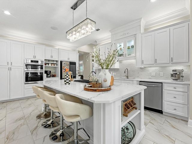 11 Marys Creek Lane, Friendswood, TX 77546