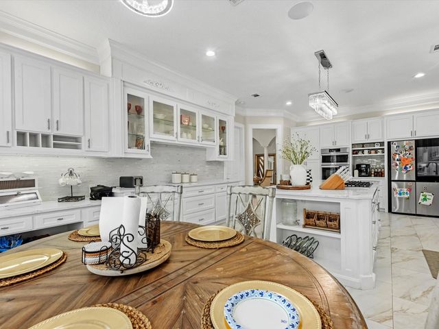 11 Marys Creek Lane, Friendswood, TX 77546