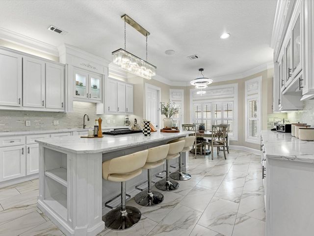 11 Marys Creek Lane, Friendswood, TX 77546