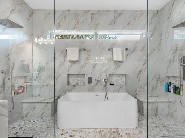 11 Marys Creek Lane, Friendswood, TX 77546