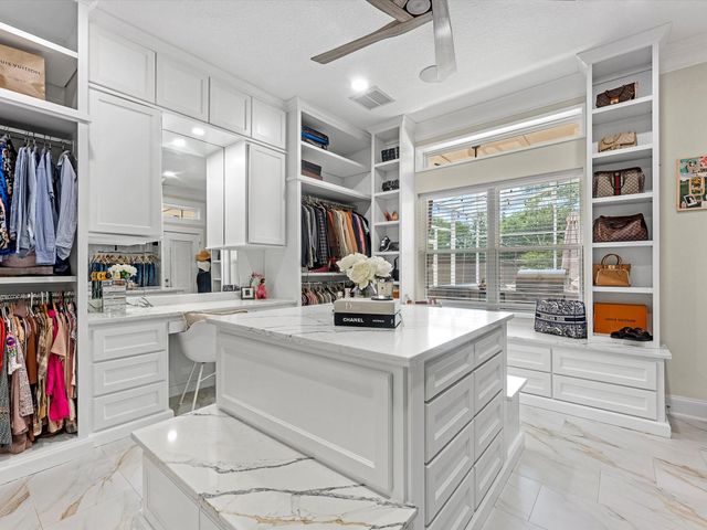 11 Marys Creek Lane, Friendswood, TX 77546