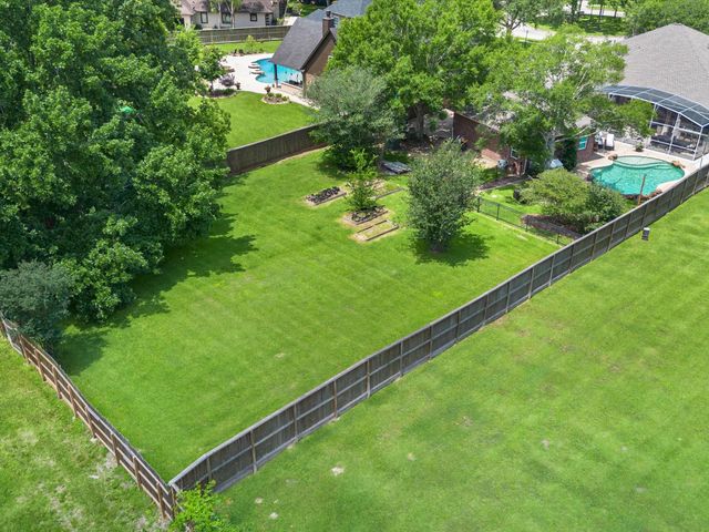11 Marys Creek Lane, Friendswood, TX 77546