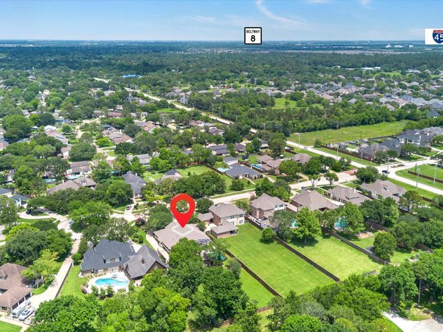 11 Marys Creek Lane, Friendswood, TX 77546