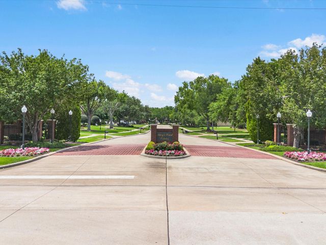 11 Marys Creek Lane, Friendswood, TX 77546